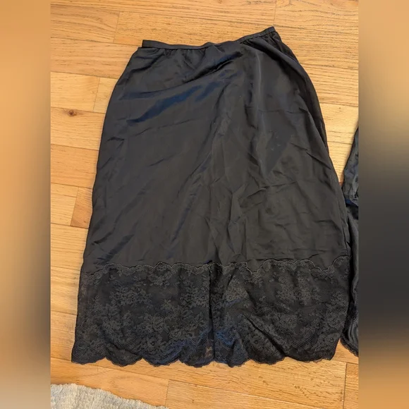 ☃️FLASH SALE☃️Vintage Black Silk Women's Slips And Accessories - Picture 10 of 10